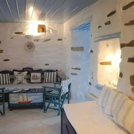 Traditional Nest Cozy Paroikia Delight Апартаменты