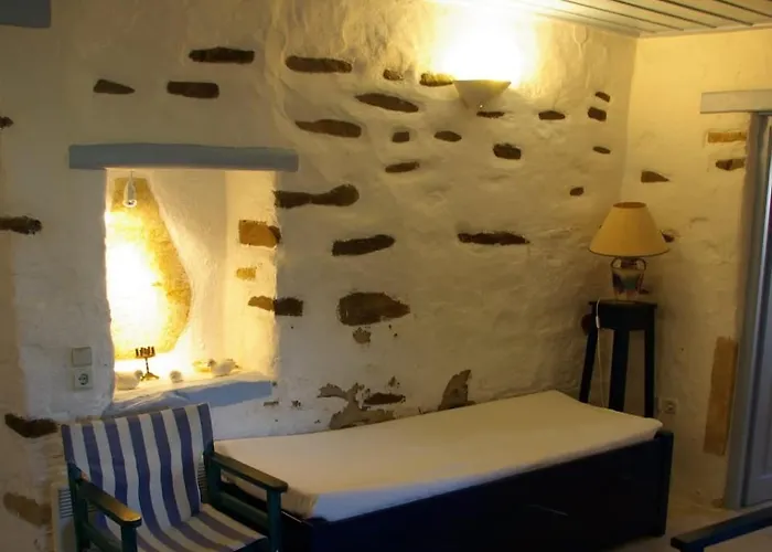 Traditional Nest Cozy Paroikia Delight * Paro